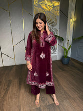 Velvet embroided pheran set (Shine)