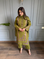 Super warm and soft knitting embroidered shawl suit (Shyra)