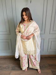 Hand embroidered tissue with lining (Arushi)