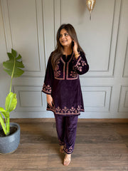 Warm and soft strechable velvet embroidered suit (Jenna)