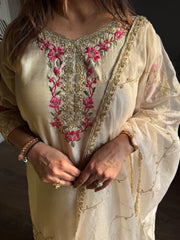 Hand embroidered tissue with lining (Arushi)