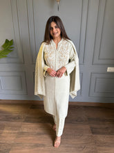 Knitted wool embroided shawl suit (Shimla)