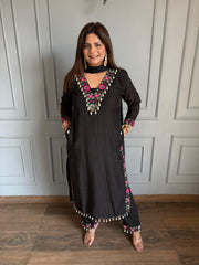 Beautiful mul chanderi suit with cotton lining with real mirror detailing on pockets and daman (Arna)