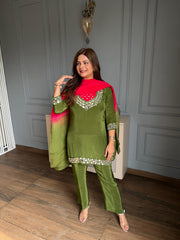 Pure crepe 4 piece real mirror detailing festive suit for Rakhi with embroidered bustier (Charu)
