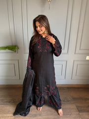 Pakistani embroidered suit with embroidered dupatta (Aarna)