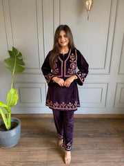 Warm and soft strechable velvet embroidered suit (Jenna)