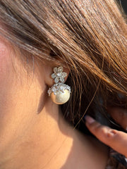 (Jewel) Beautiful silver casing pearl earrings