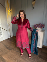 Embroidered corduroy velvet suit with embroidered silk dupatta (Kriti)