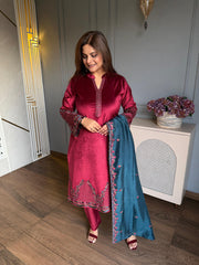 Embroidered corduroy velvet suit with embroidered silk dupatta (Kriti)