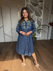 Soft denim embroided dress with pockets (Basil)