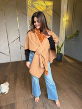 All new warm winter furr capes (Furr)