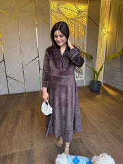 Beautiful velvet embroided dress (Aloe)