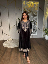 VELVET EMBROIDERY PHERAN SET