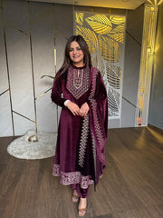 A LINE VELVET EMBROIDERY SUIT
