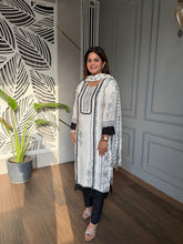 Super pretty crepe digital printed lace suit (Nisha)