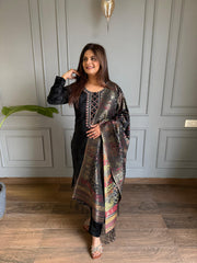 Corduroy velvet suit with banarasi dupatta (Astha)