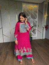 A line crepe embroided suit (Jenny)