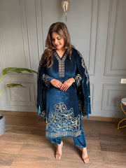 Velvet embroidery shawl suit (Neena)