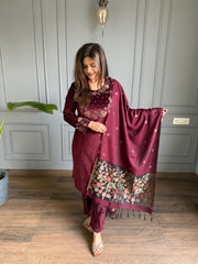 Corduroy velvet embroided suit with banarasi dupatta (Parisa)