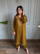 Hand embroidered looser style pheran set
