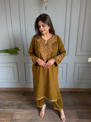 Hand embroidered looser style pheran set