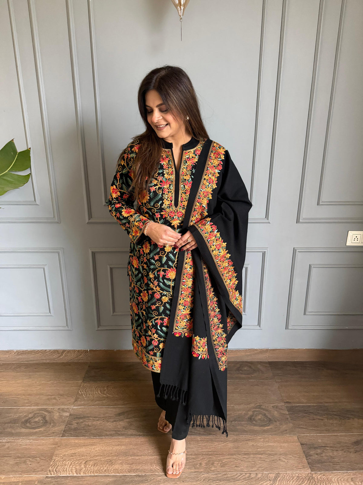 Kashmiri embroided woollen shawl suit (Ruhi)