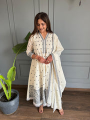 Exclusive formal embroidered wear for summers (Kizo)