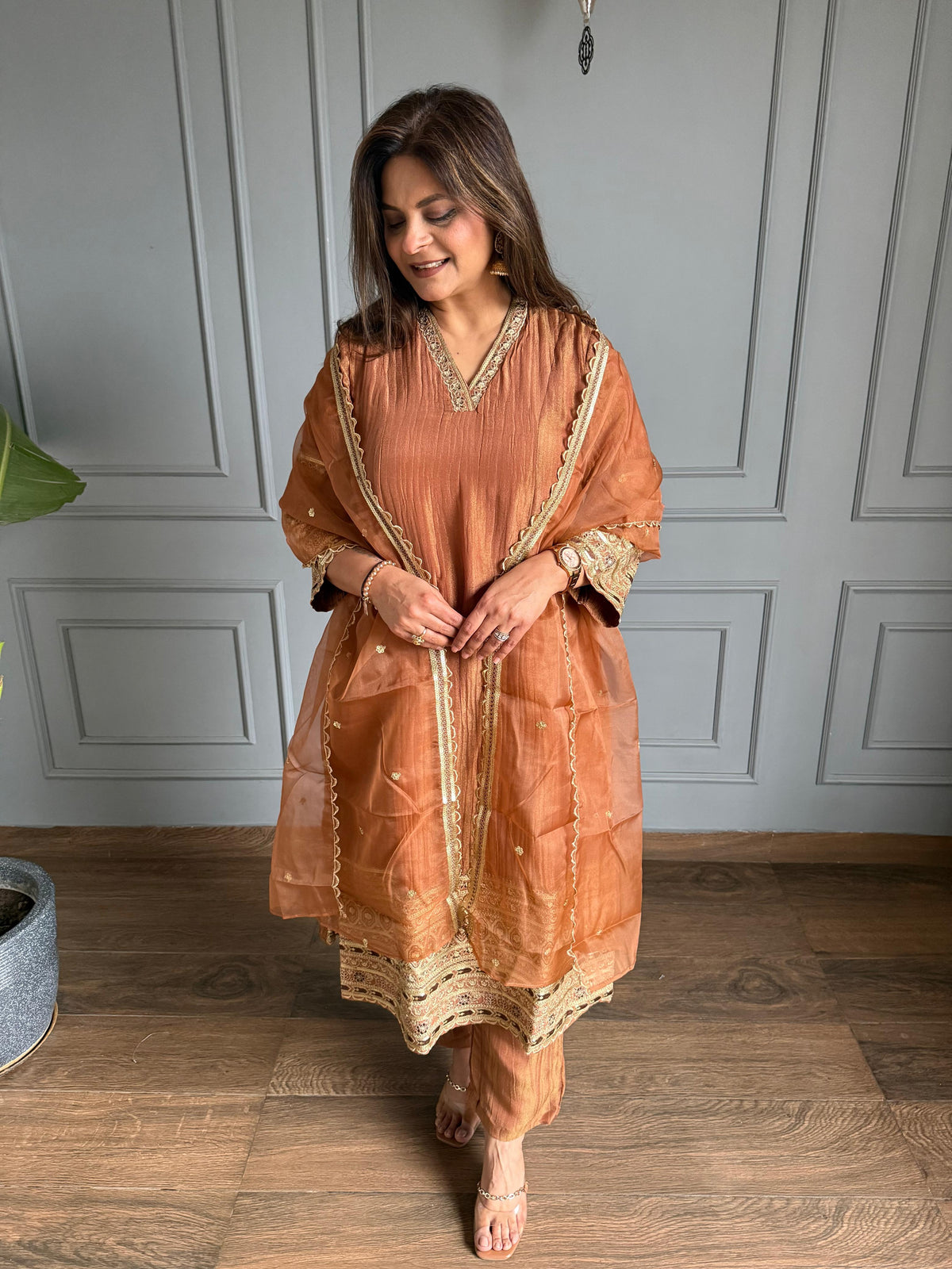 Crushed tissue suit with beautiful organza dupatta (Sharda)