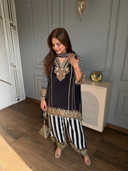 Beautiful crepe suit with cotton lining (Monday)