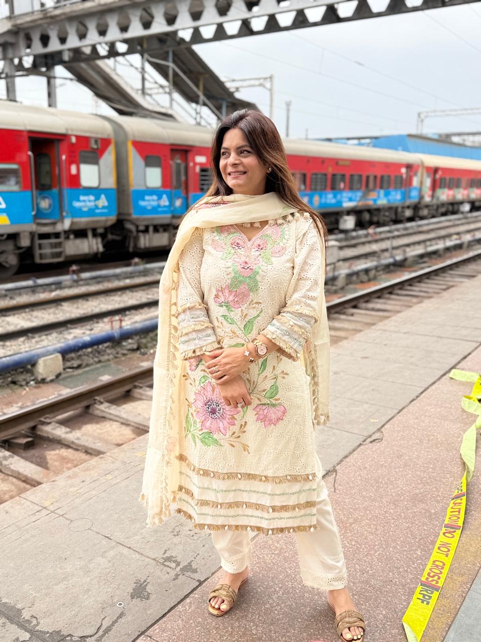 SANAM IVORY SUIT