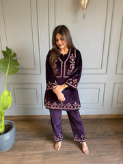 Warm and soft strechable velvet embroidered suit (Jenna)