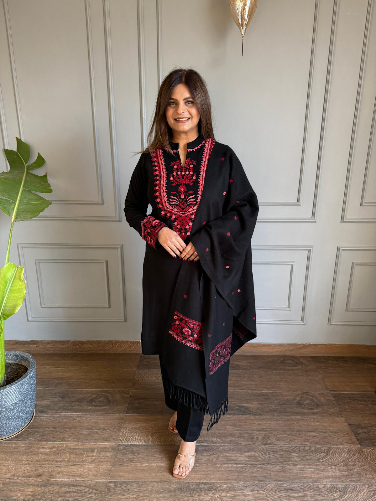 Embroided woollen shawl suit (Neha)