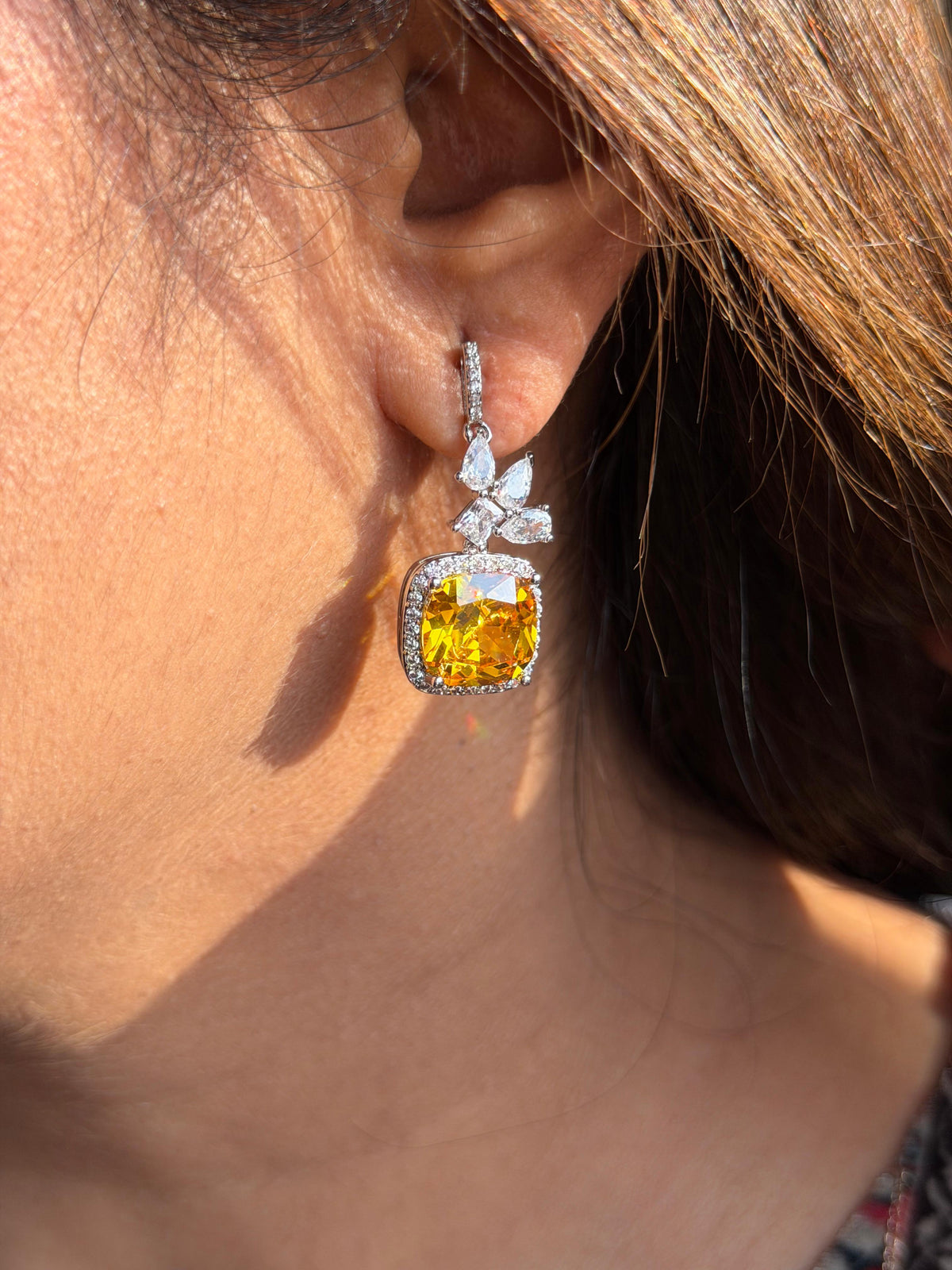 (Jewel) Very premium drop stone design earrings