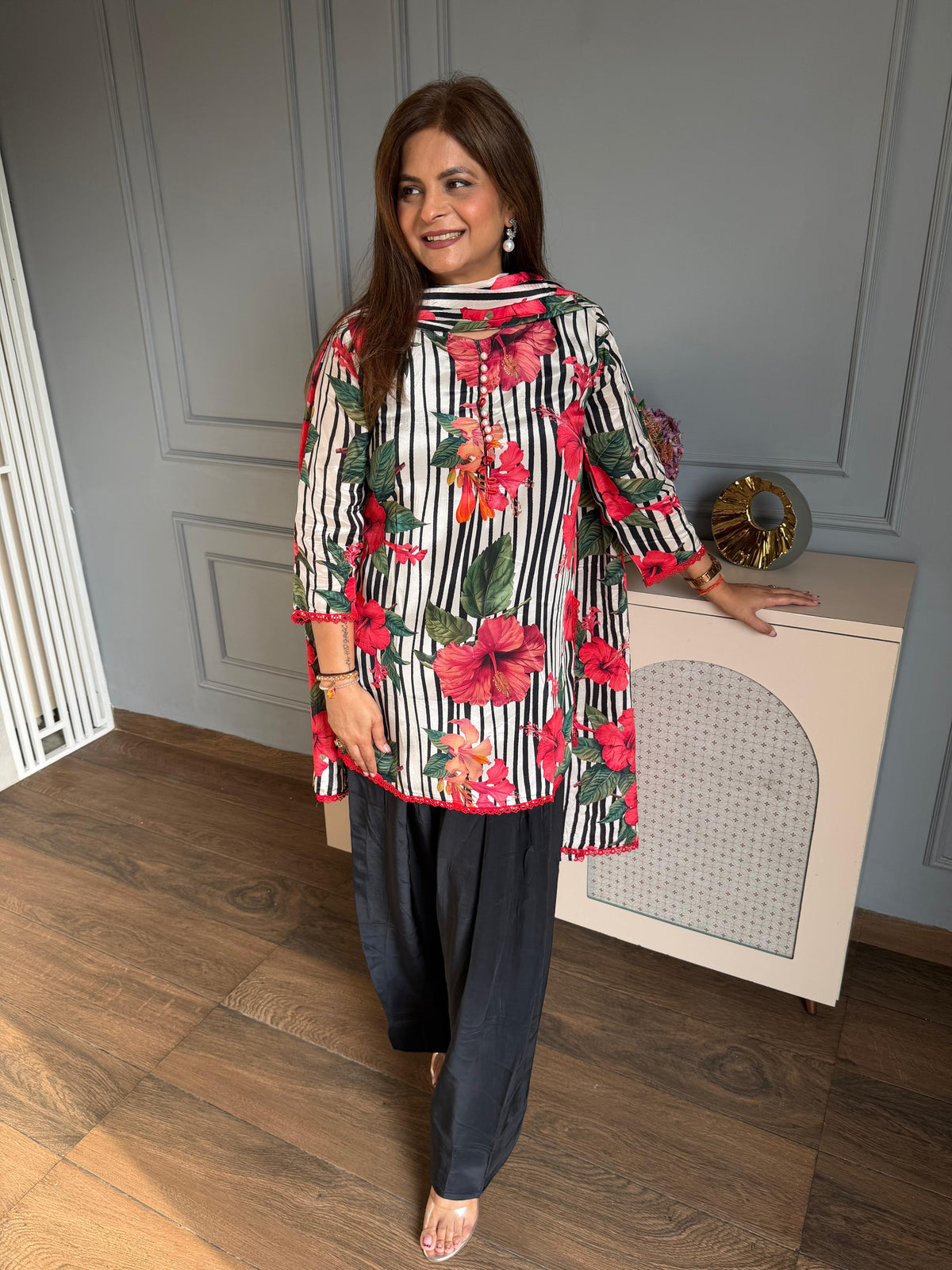 Crepe printed suit with cotton lining on shirt (Ragini)