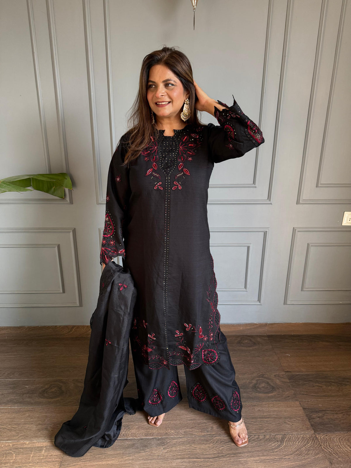 Pakistani embroidered suit with embroidered dupatta (Aarna)