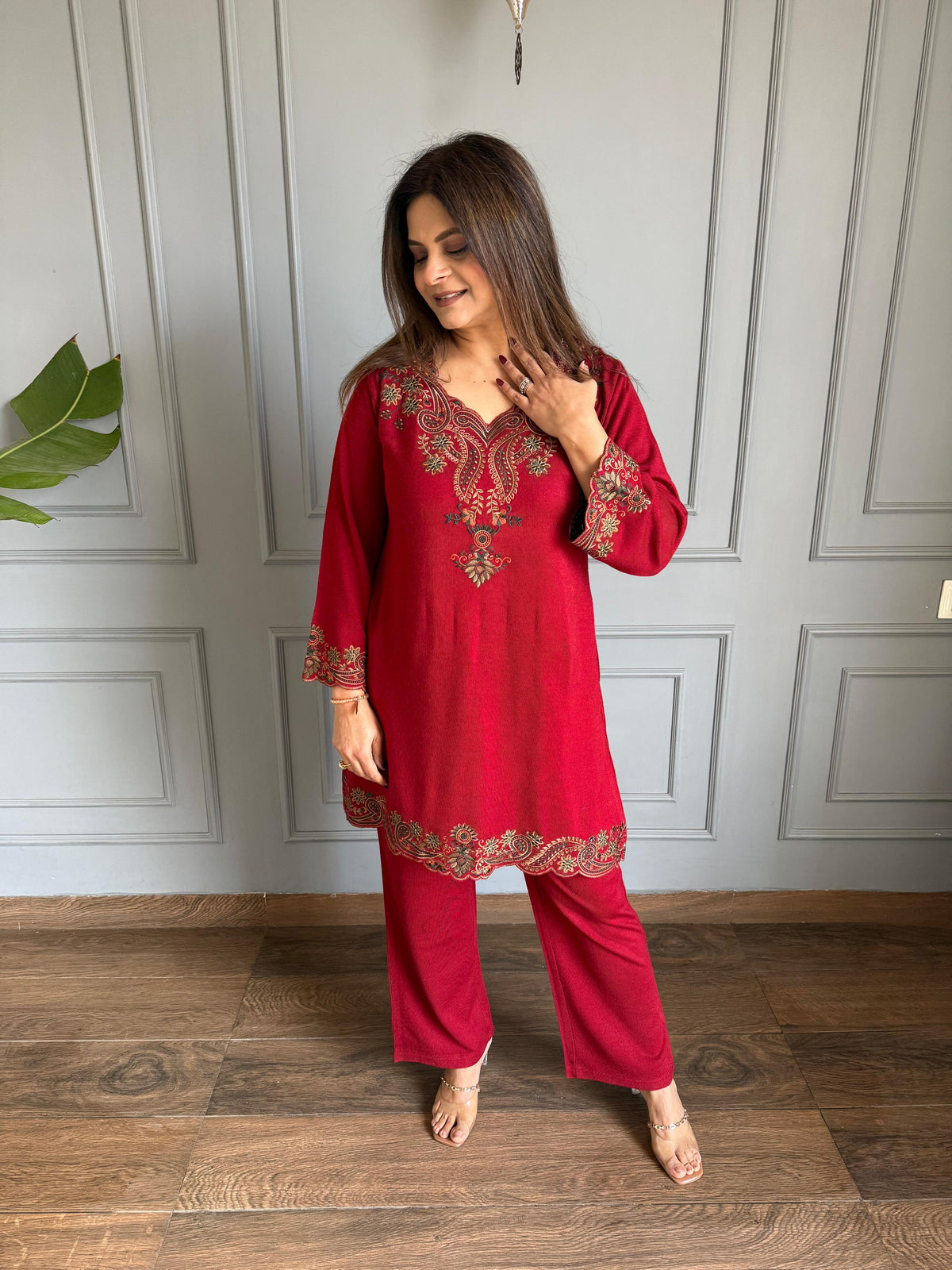 Kashmiri embroided 2 piece woollen co-ord set (Shiraz)