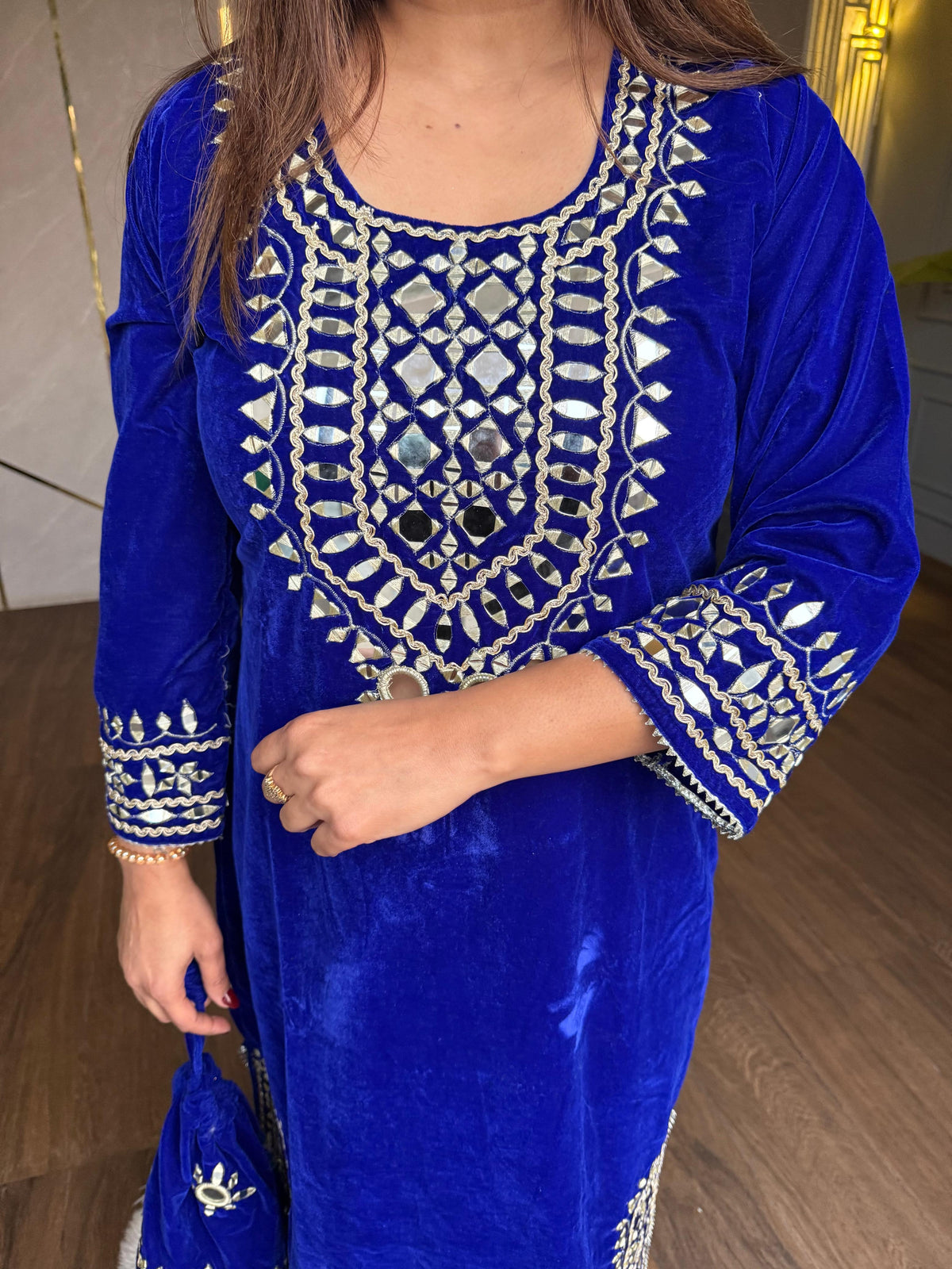 Stylish velvet kaftaan with mirror work (Kamal)