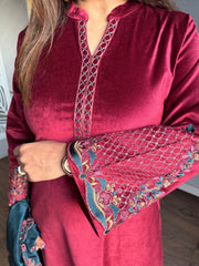 Embroidered corduroy velvet suit with embroidered silk dupatta (Kriti)