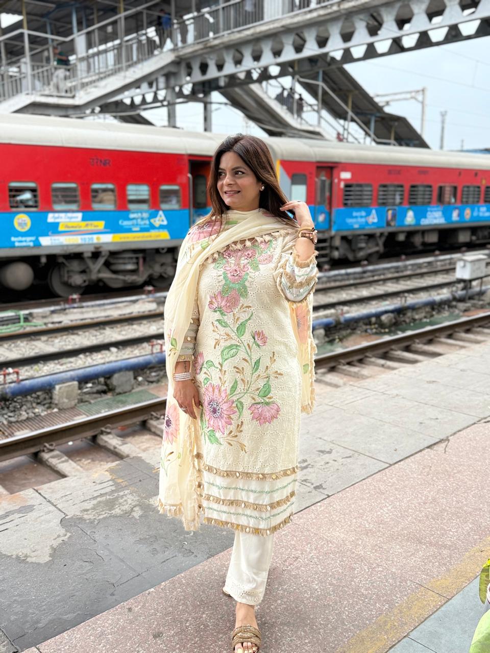 SANAM IVORY SUIT
