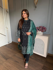 (Shabnam) Knitted jacquard suit with hand embroiodery on neckline and shawl