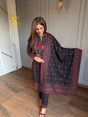 Self knitted woollen shawl suit (Meera)
