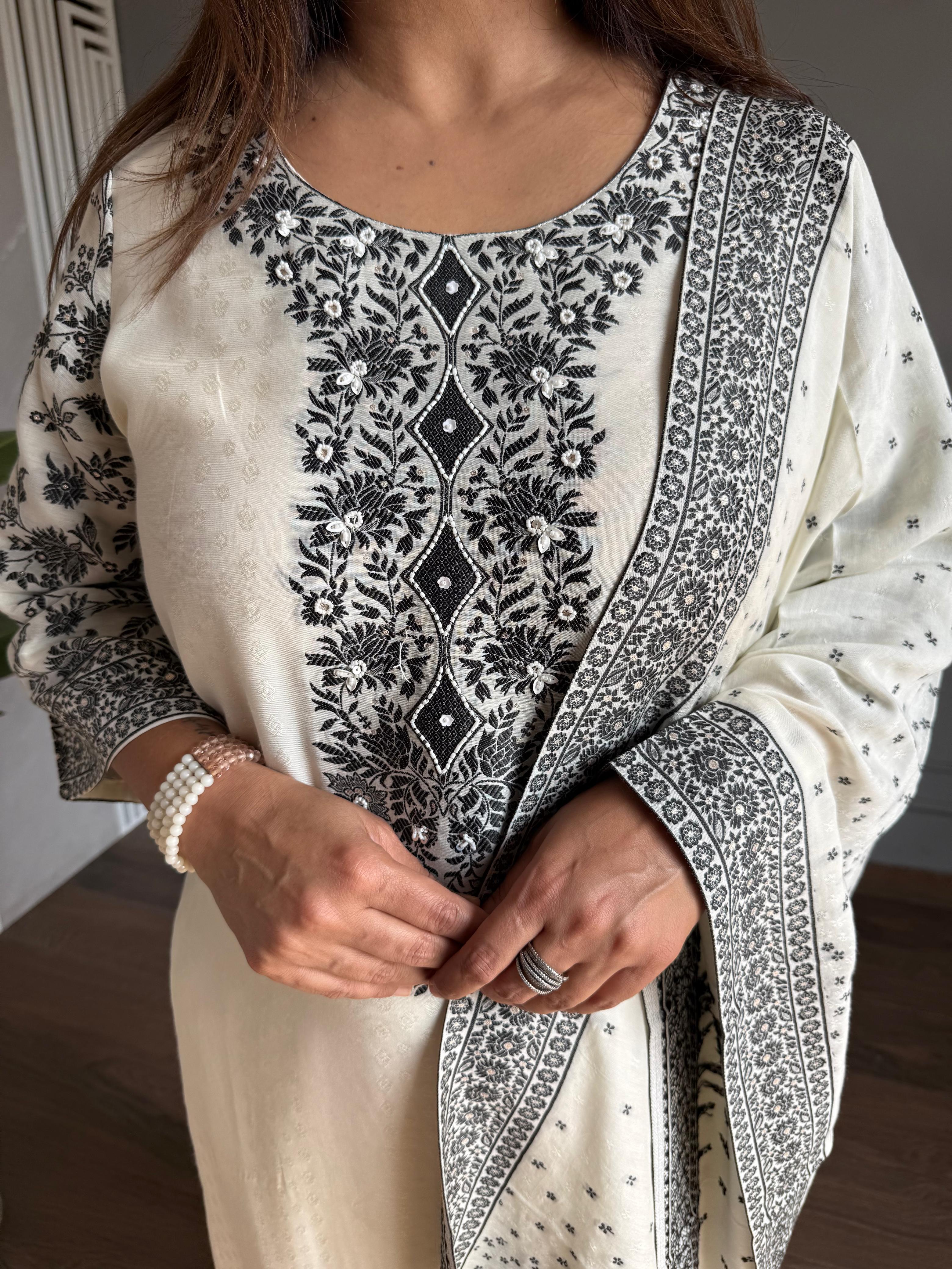 Pure cotton embroided suit (ZARA)