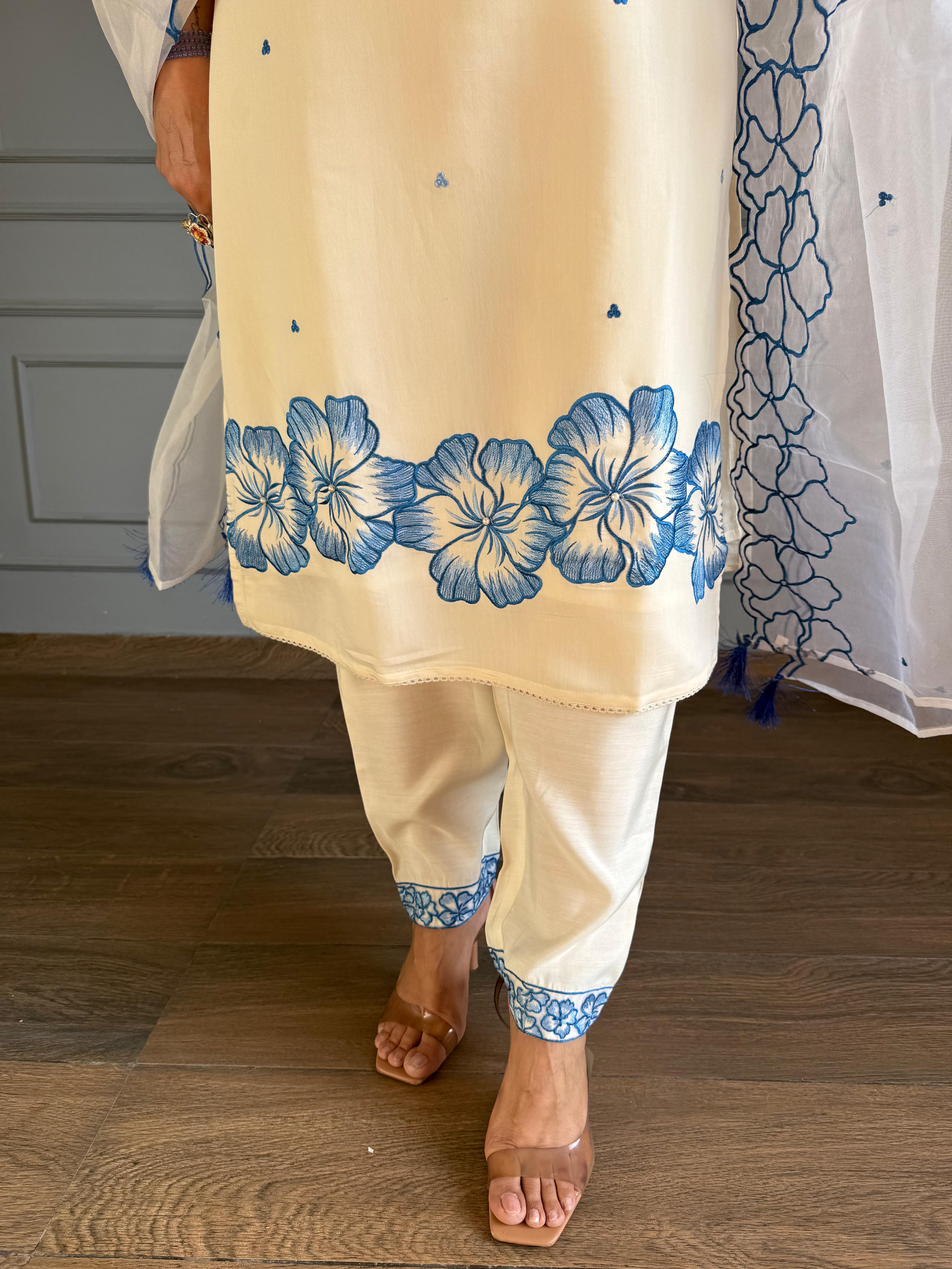 Muslin 3d printed flower embroided suit with organza dupatta