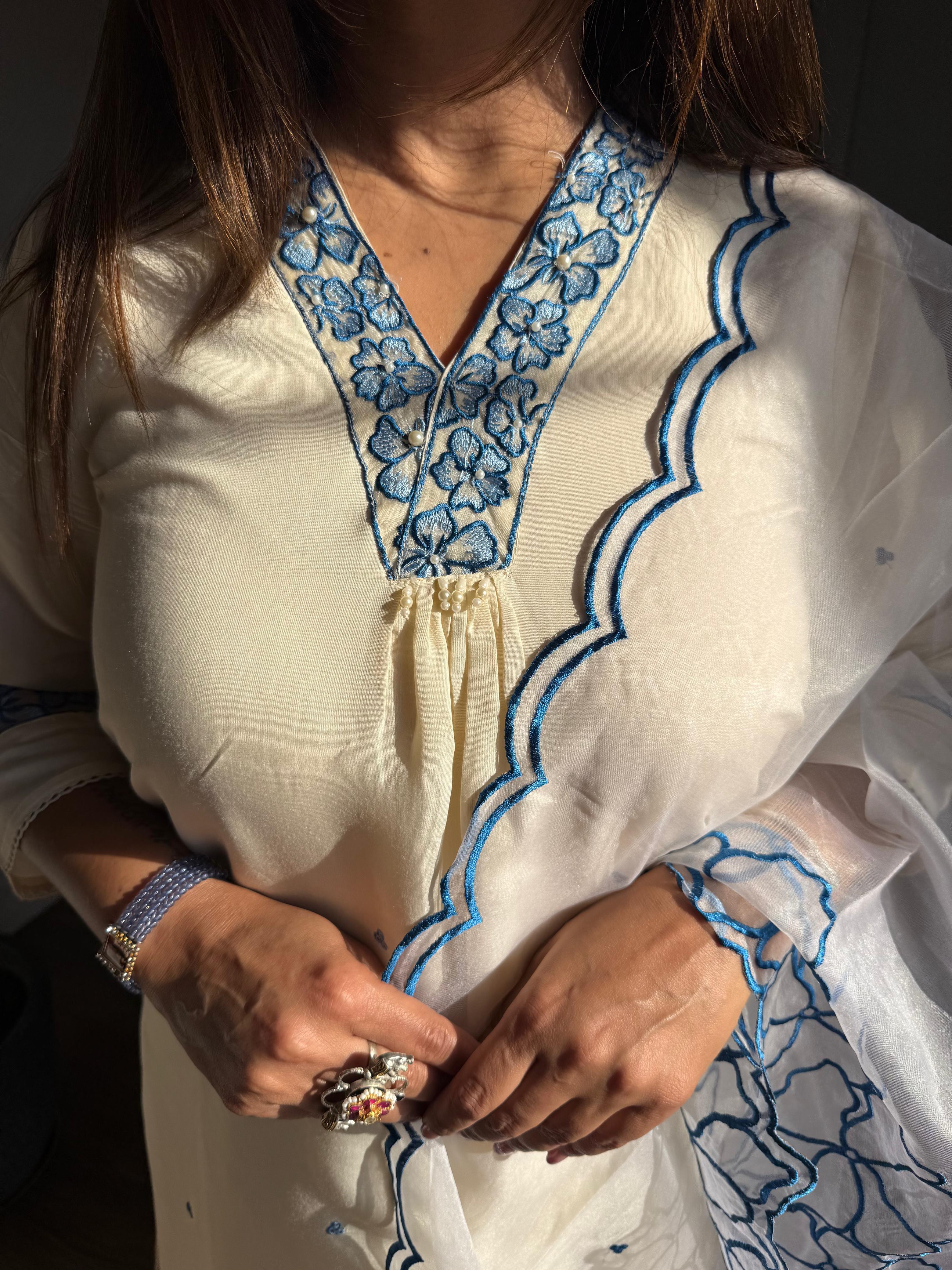 Muslin 3d printed flower embroided suit with organza dupatta