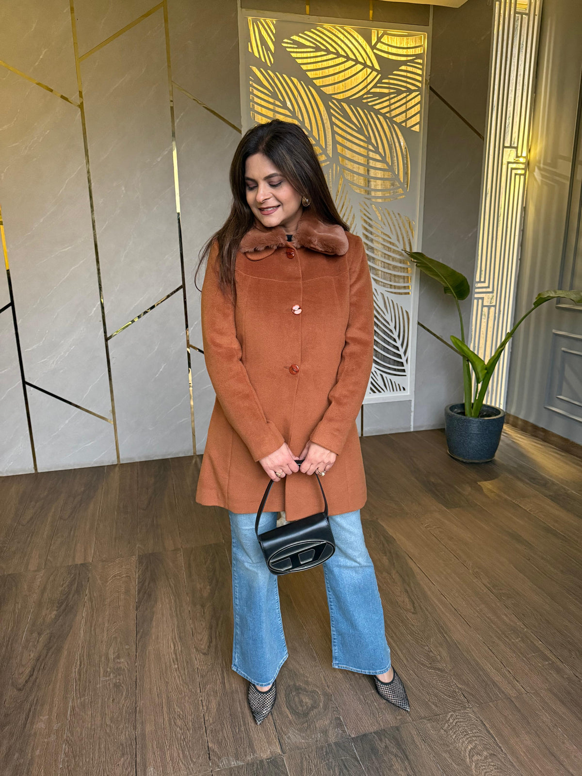 Mid length tweed furr collared coats (Safal)