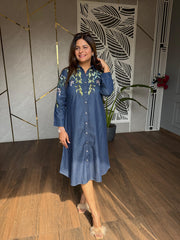 Soft denim embroided dress with pockets (Basil)