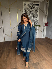 MUSLIN EMBROIDER SUITS (PEACE)