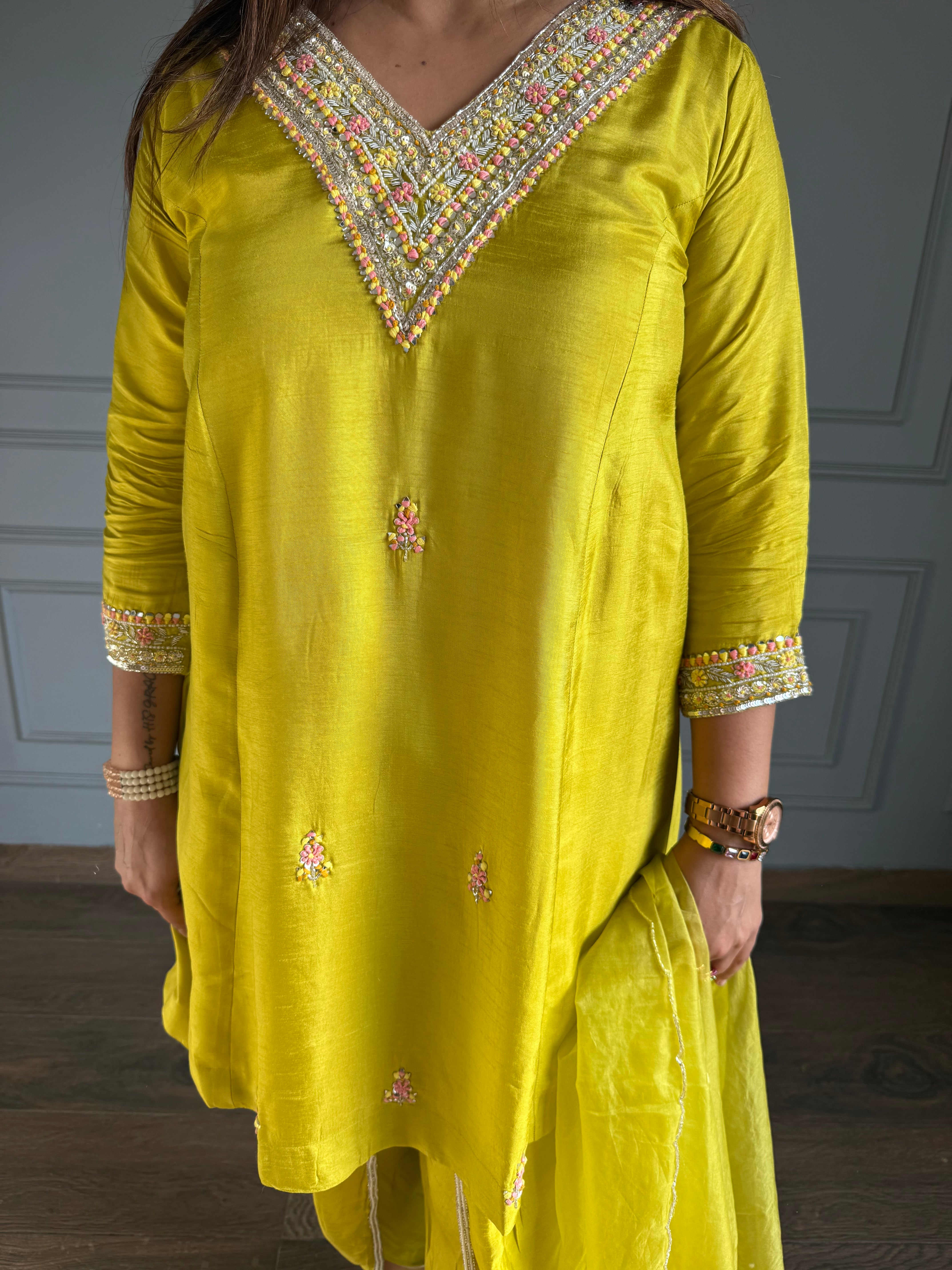 Handwork embroided short suit (Jaanvi)