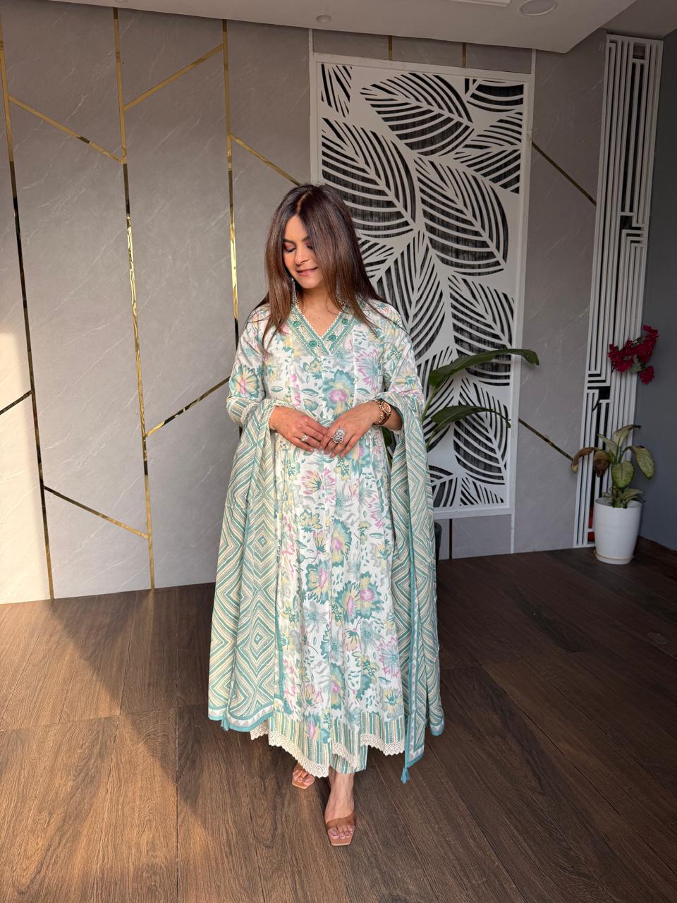 Cotton flarred summer print suit