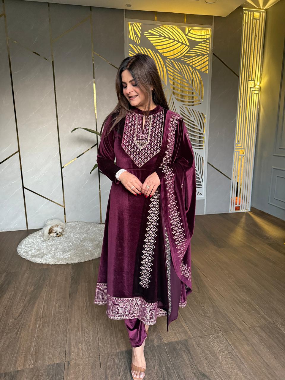 A LINE VELVET EMBROIDERY SUIT